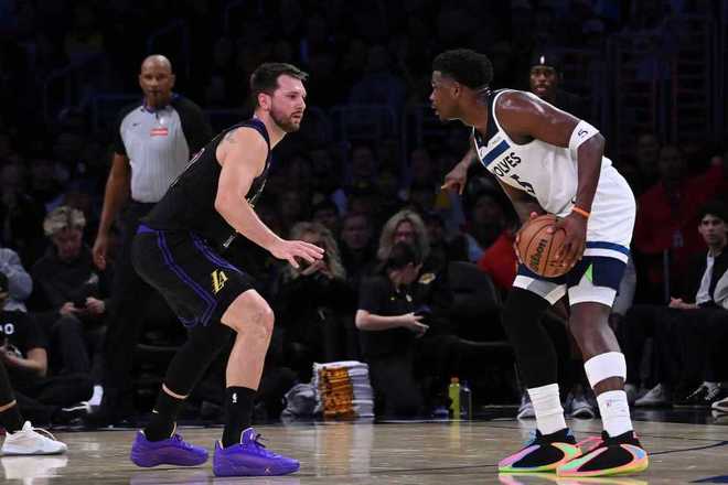 东契奇三双完胜爱德华兹 湖人三杀森林狼