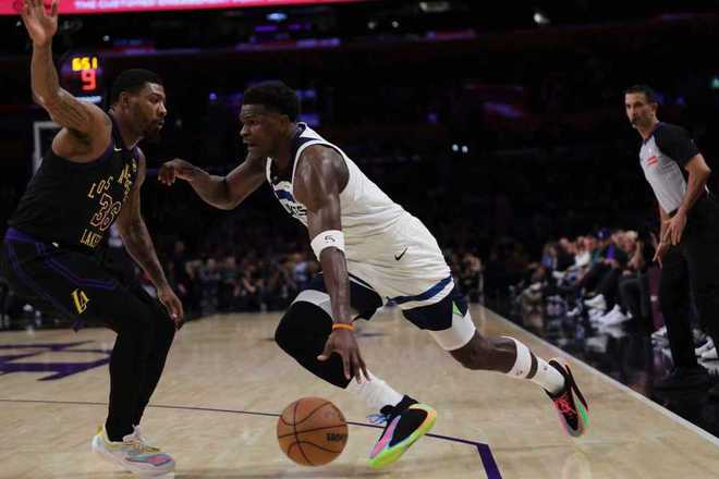 东契奇三双完胜爱德华兹 湖人三杀森林狼