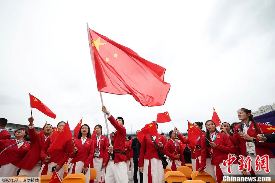 巴黎奥运开幕式塞纳河启幕 中国代表团亮相引关