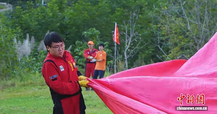 热气球世家父子同场竞技 三代传承推动中国低空