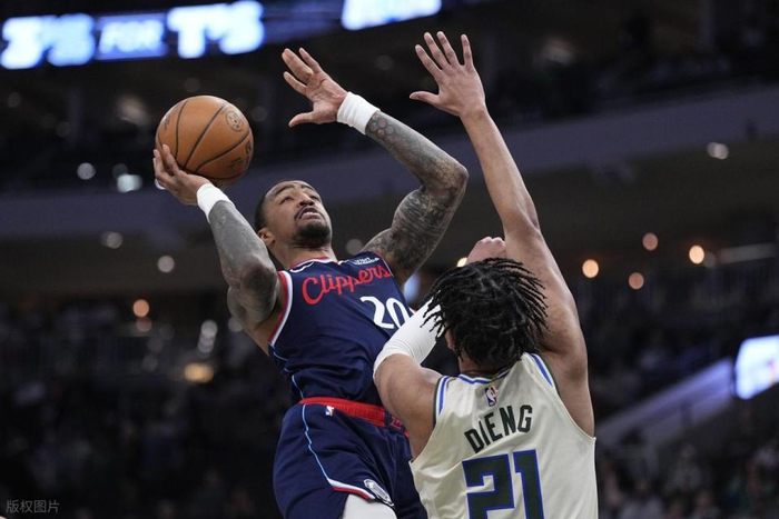 泰伦-卢战术转型激活快船年轻核心 赛季逆转成黑