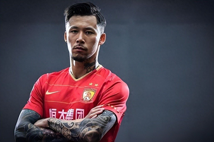 申花主帅斯卢茨基执教压力山大 杨泽翔续约前景