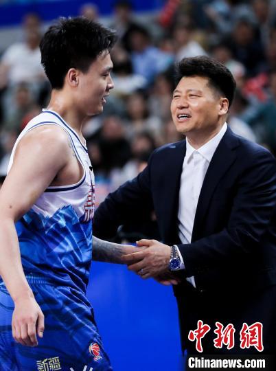 韩国篮球教练姜正秀：以篮球为桥连接新疆与韩