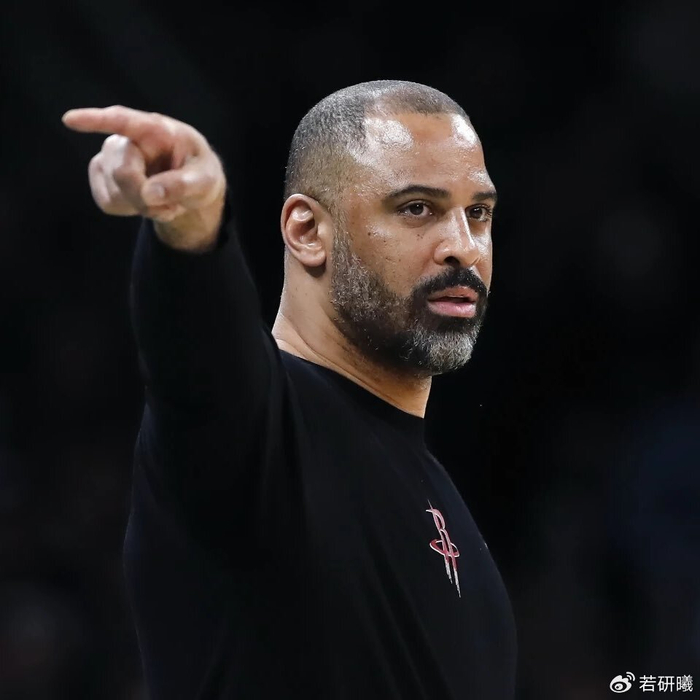 火箭惨败湖人陷0-3绝境 阵容隐患引热议